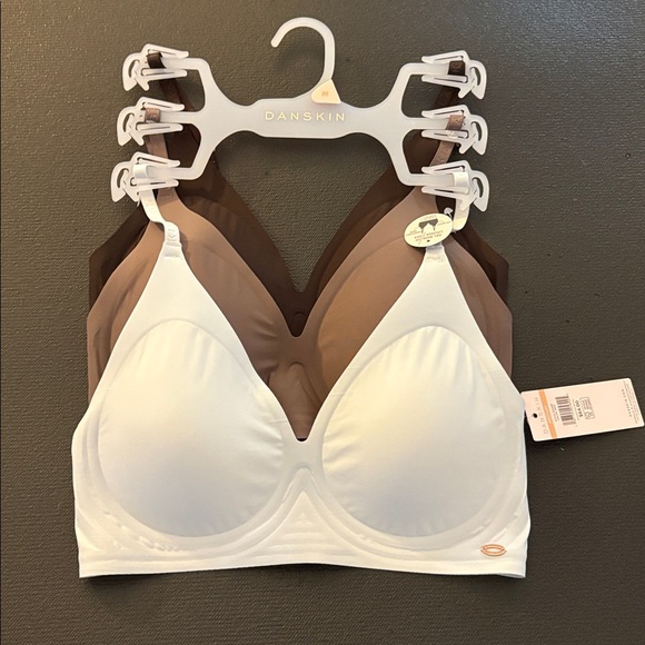Danskin Other - NWT 3-Pk Danskin Gel Bonded Wireless Lounge Bras - Sz. M
